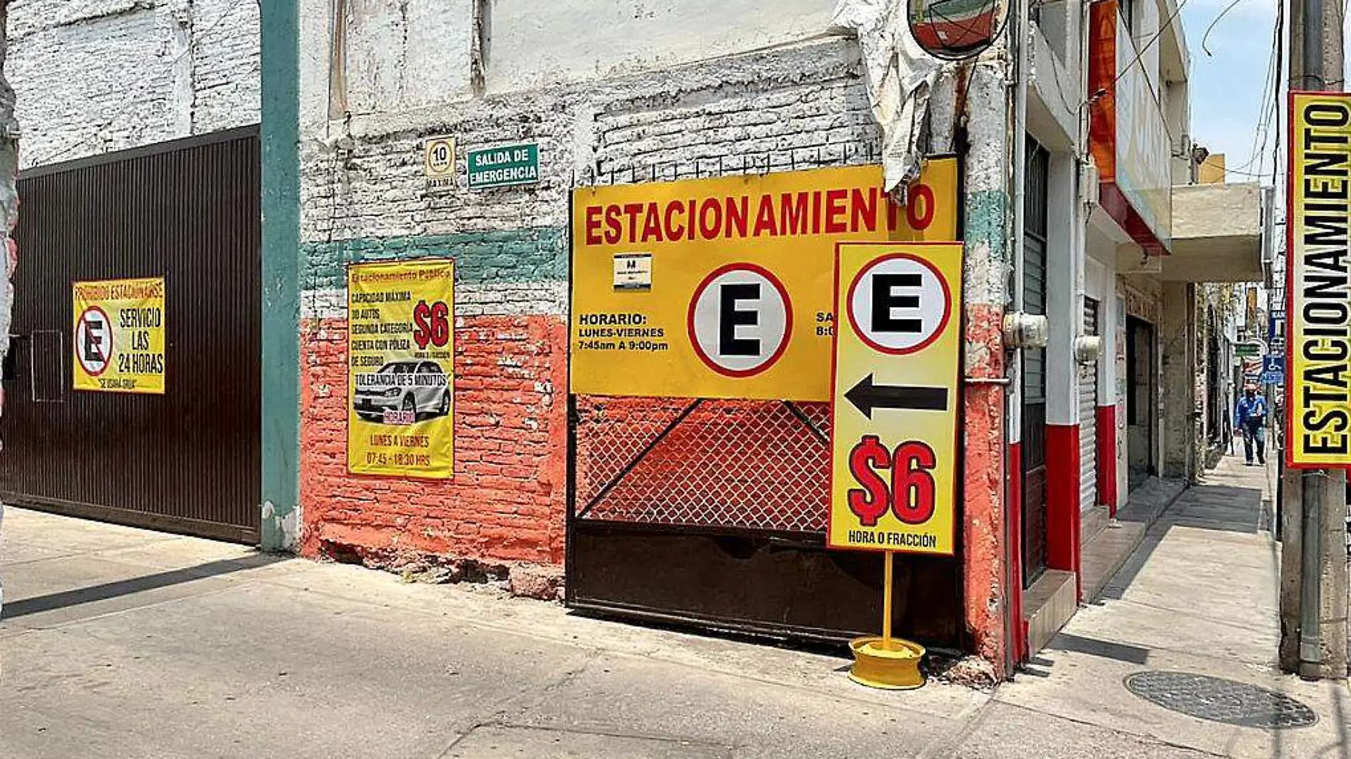 Entrada de estacionamiento